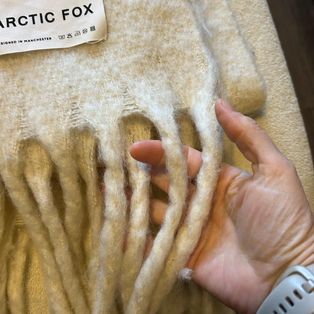 Arctic Fox Reykjavik Throw Blanket - Picture 4 of 11